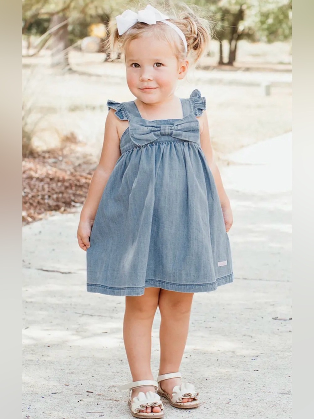 RUFFLE BUTTS Light Wash Denim Flutter Bow Dress - 4T